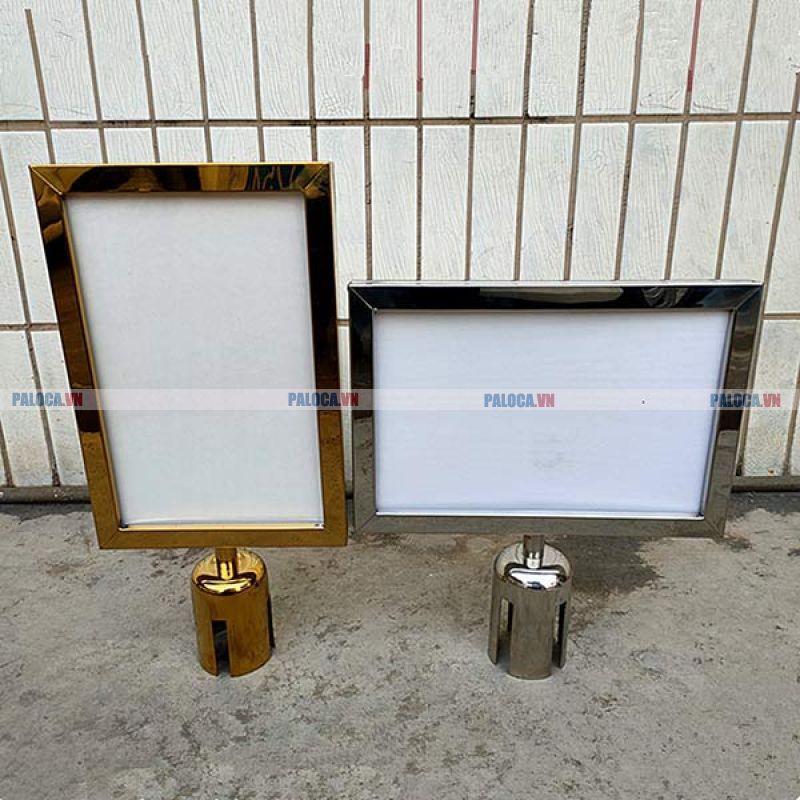 bảng thông báo cắm trên cột chắn inox
