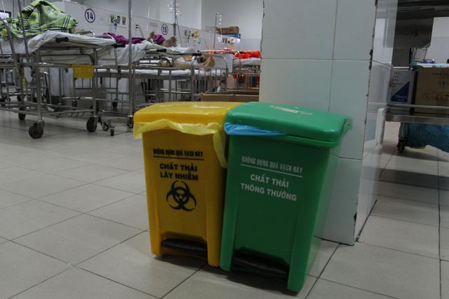  Sử dụng thùng rác trong bệnh viện