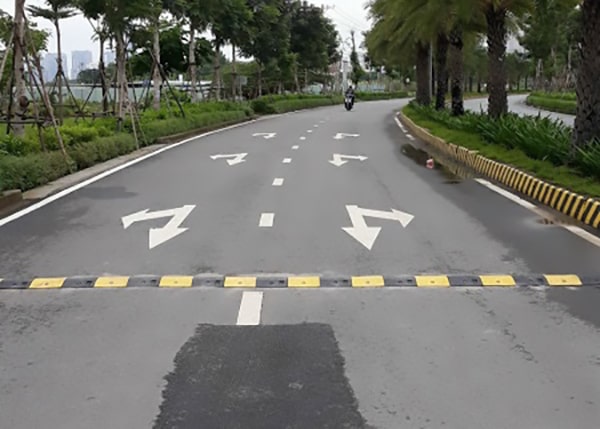 Gờ giảm tốc Việt Nam tại quốc lộ 1A (Hà Nội – Đà Nẵng – TP HCM – Cần Thơ)