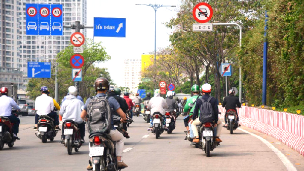 Biển báo giao thông đường bộ Việt Nam đa dạng