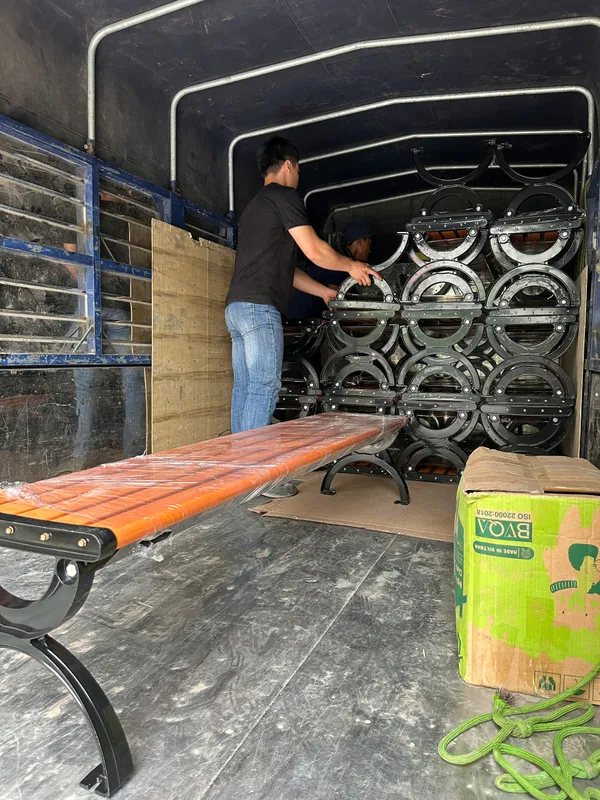 Lắp đặt và vận chuyển ghế băng công viên giả gỗ