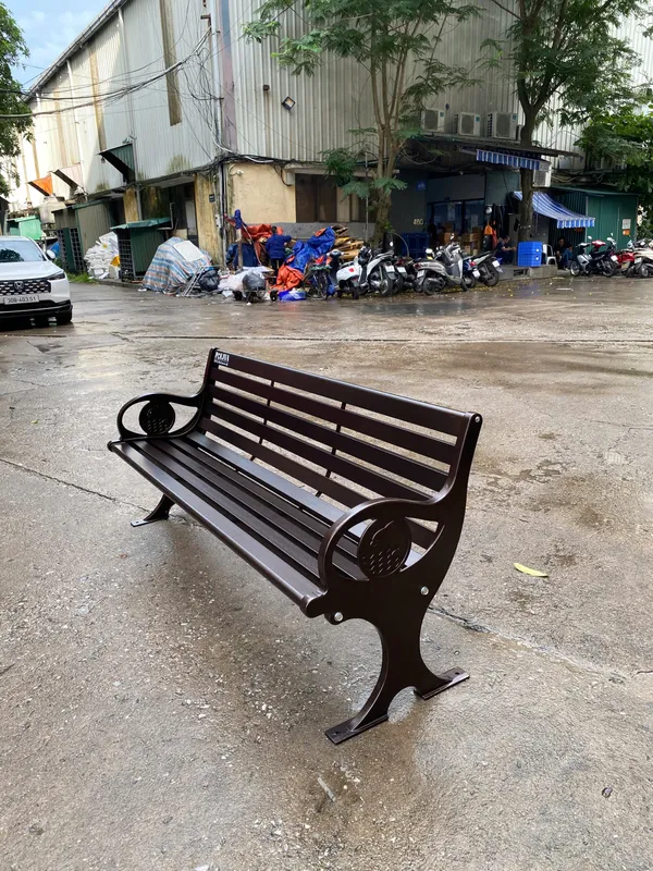 Hình ảnh ghế công viên nhôm đúc có tựa tại kho