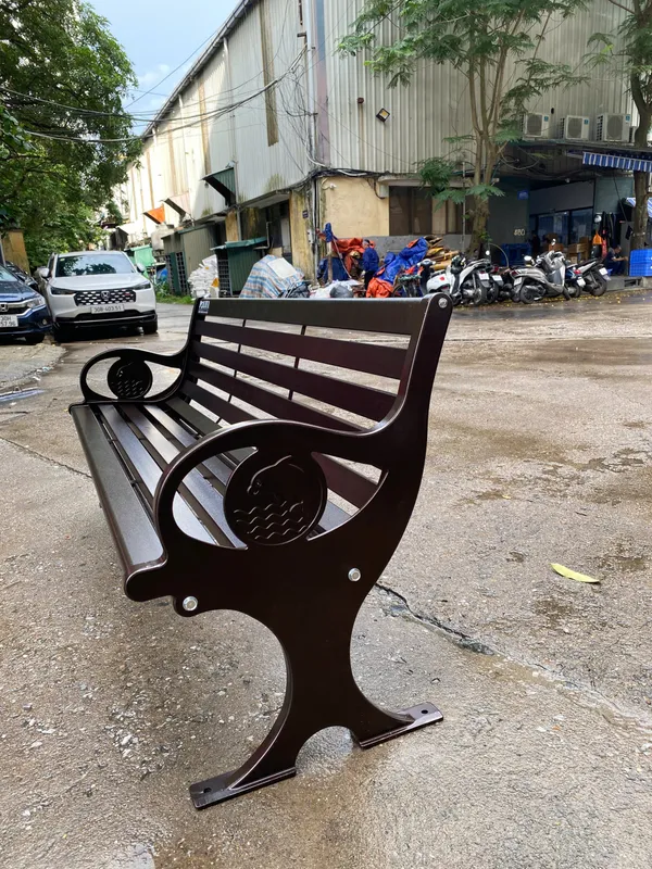 Hình ảnh ghế công viên nhôm đúc có tựa tại kho