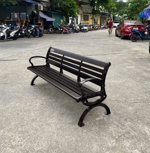 Hình ảnh thực tế ghế băng dài sân vườn bằng nhôm đúc