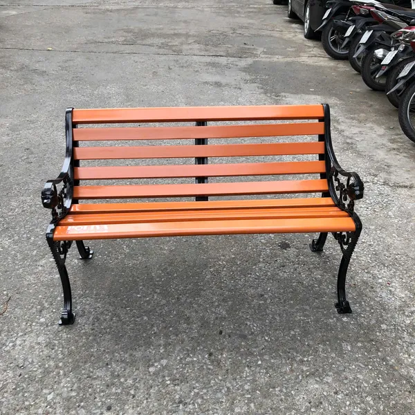 Lắp đặt và bàn giao khách mua ghế công viên giả gỗ