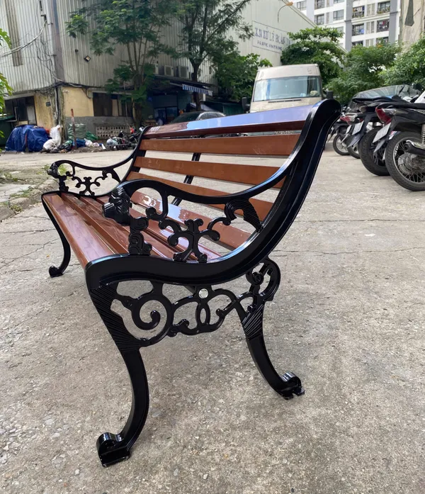 Ảnh thực tế tại kho ghế công viên giả gỗ họa tiết đầu hổ