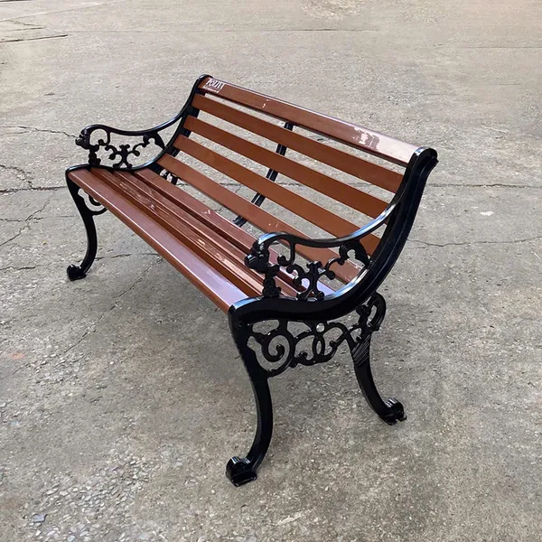Ảnh thực tế tại kho ghế công viên giả gỗ họa tiết đầu hổ
