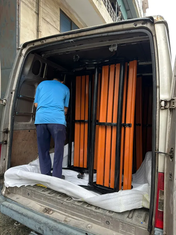Vận chuyển ghế công viên gỗ nhựa cho khách