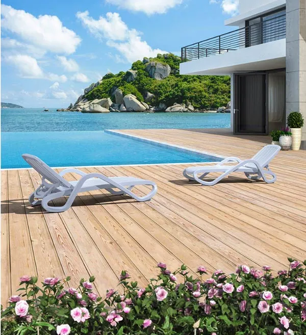 Ghế tắm nắng nhựa dùng tại bể bơi resort