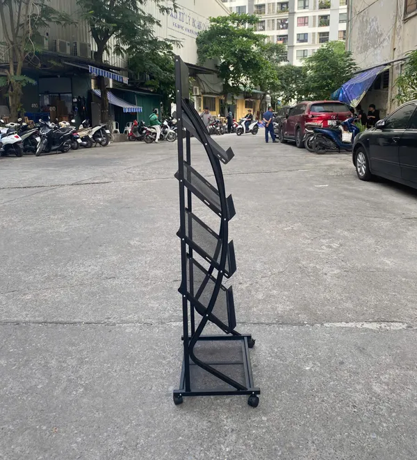Hình ảnh thực tế kệ trưng bày tạp chí sách báo