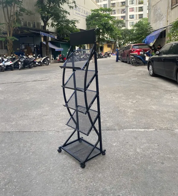 Hình ảnh thực tế kệ trưng bày tạp chí sách báo