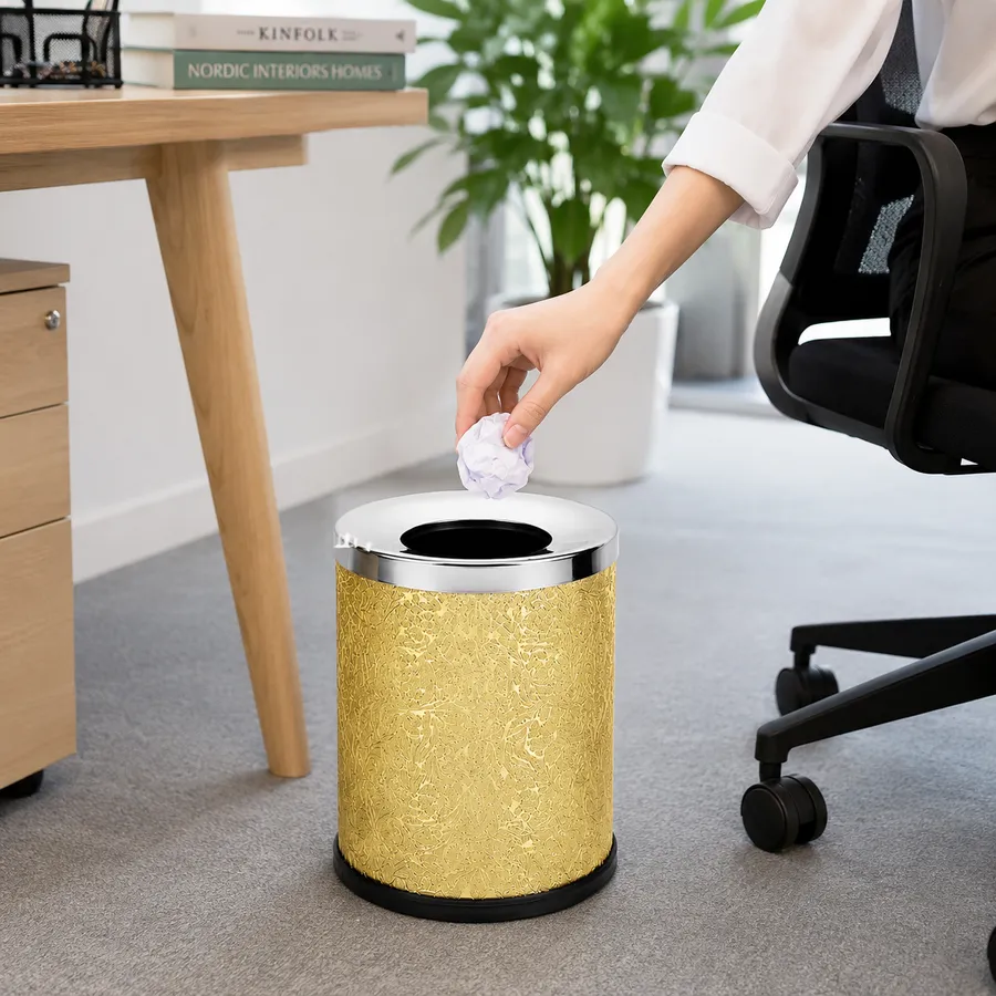 Dễ dàng bỏ rác vào thùng rác bọc giả da không nắp