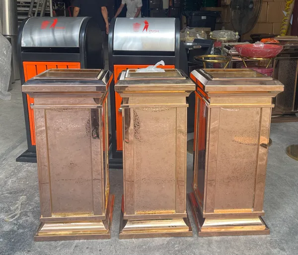 Hình ảnh thực tế thùng rác đá hoa tuyết tại kho Paloca