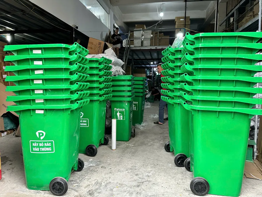 Xuất thùng rác nhựa 360 lít cho khách hàng
