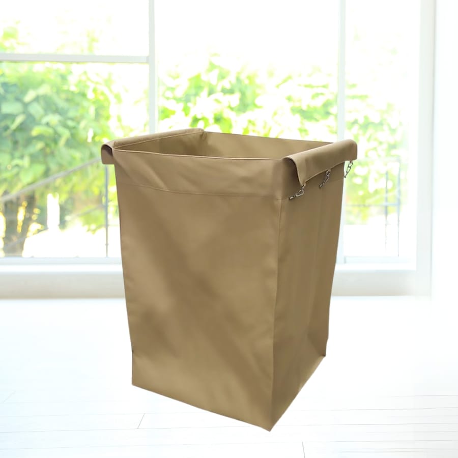 Túi vải nâu treo trên xe thu gom đồ vải bẩn