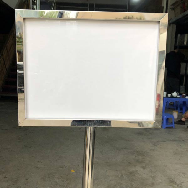Mặt bảng thông tin hiển thị rộng rãi