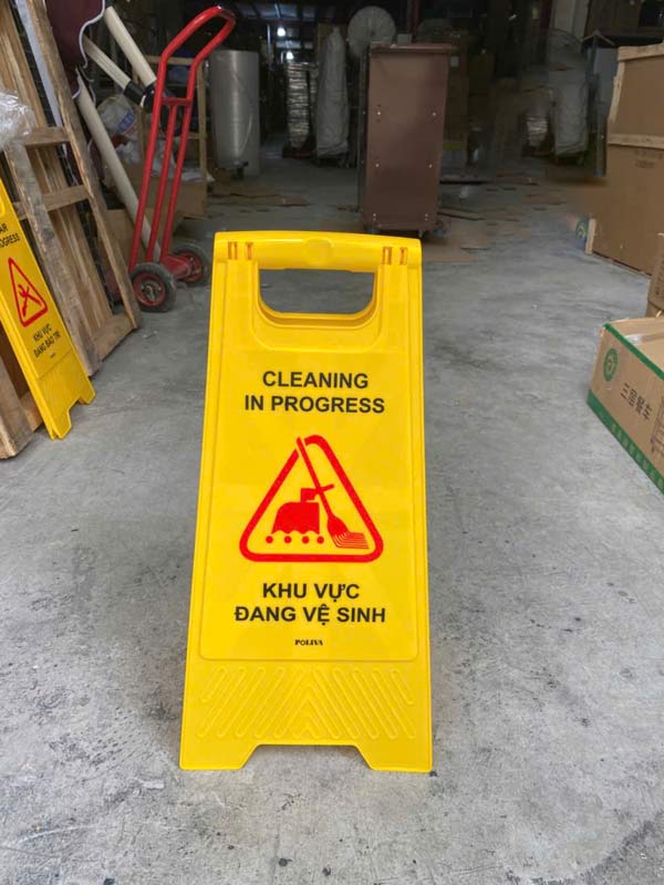 Biển báo khu vực đang làm vệ sinh