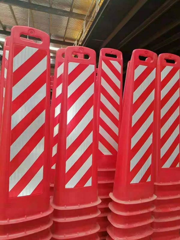 Cọc giao thông dạng tấm bền bỉ 5 năm, sẵn tại kho Paloca