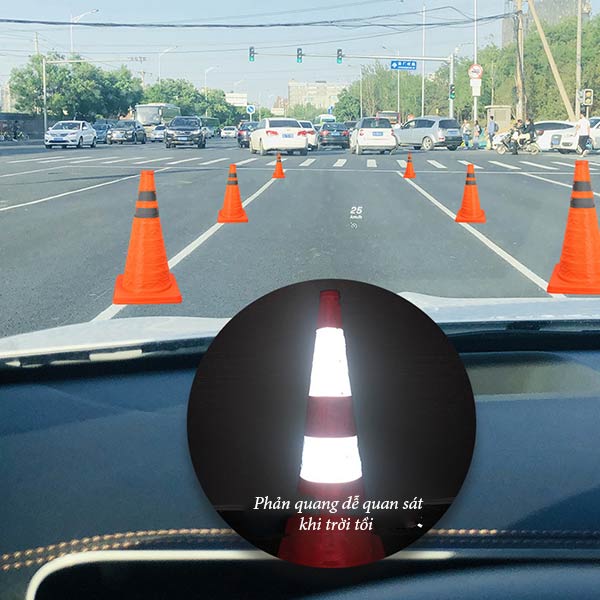 Mẫu cọc tiêu có phản quang dễ quan sát khi trời tối