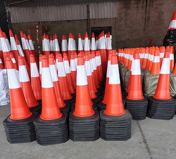 Tổng kho cọc tiêu chóp nón Paloca