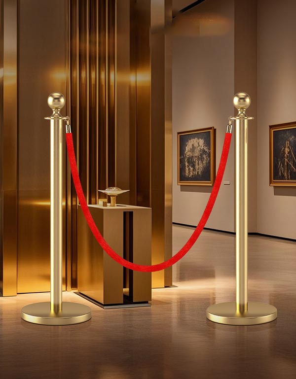 Mẫu cột phân làn bằng inox mạ vàng kiểu dáng dây chùng