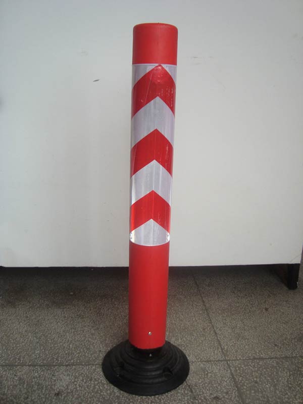 Hình ảnh thực tế cột phân làn bằng nhựa dẻo của Paloca