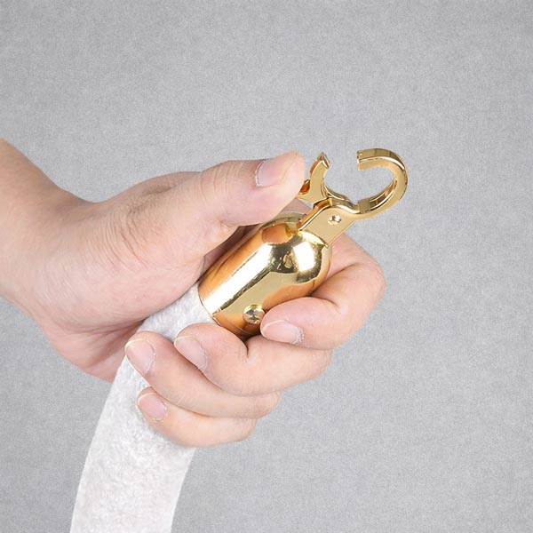 Móc inox ở 2 đầu dây nhung trắng