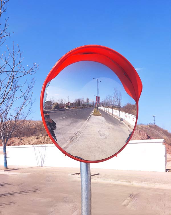 Mẫu gương cầu lồi lắp đặt trên các cung đường giao thông