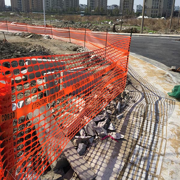 Kích thước lưới rào nhựa là 50 x 1m