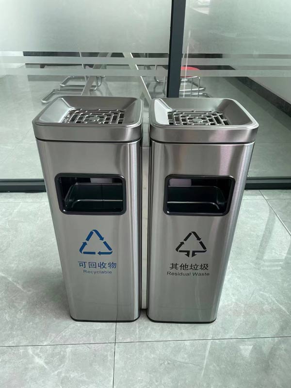 Thùng rác inox 304 cấu tạo 2 ngăn đựng rác riêng biệt