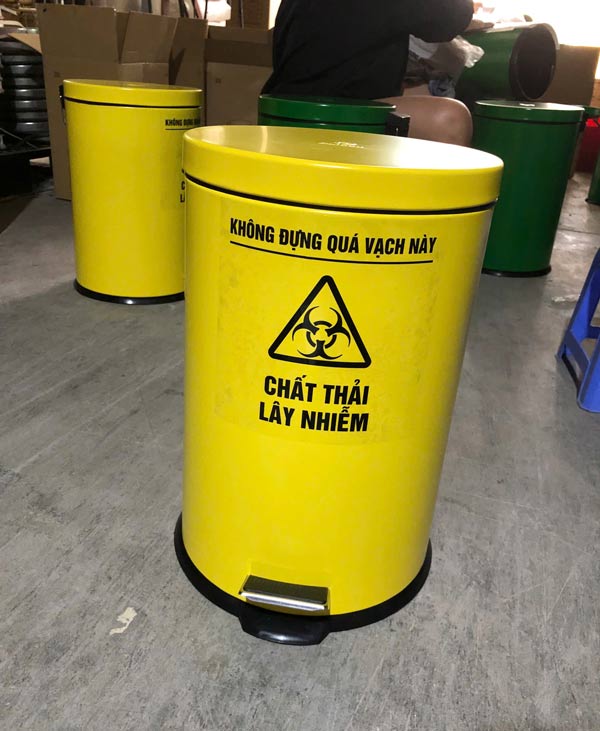 Paloca hỗ trợ in thông điệp lên bề mặt thùng rác