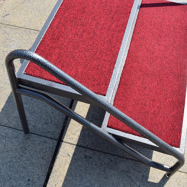 Khung bậc làm bằng thép sơn tĩnh điện màu đen