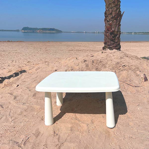 Thiết kế bàn nhựa bể bơi đơn giản