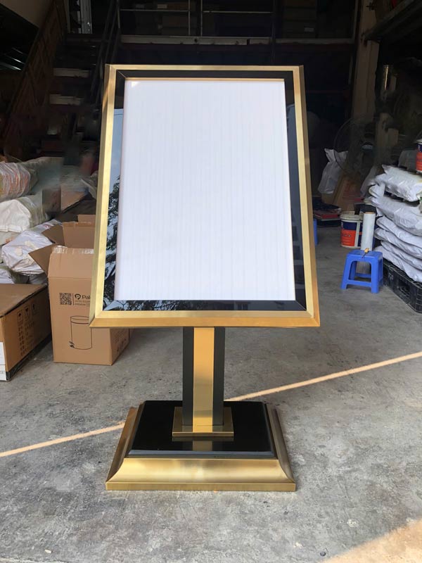 Hình ảnh thực tế mẫu bảng chào đón khách sạn