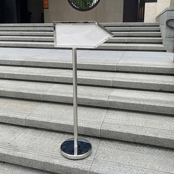 Mẫu bảng mũi tên bằng inox trắng