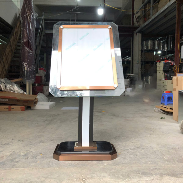 Hình ảnh thực tế bảng menu khách sạn mặt kính