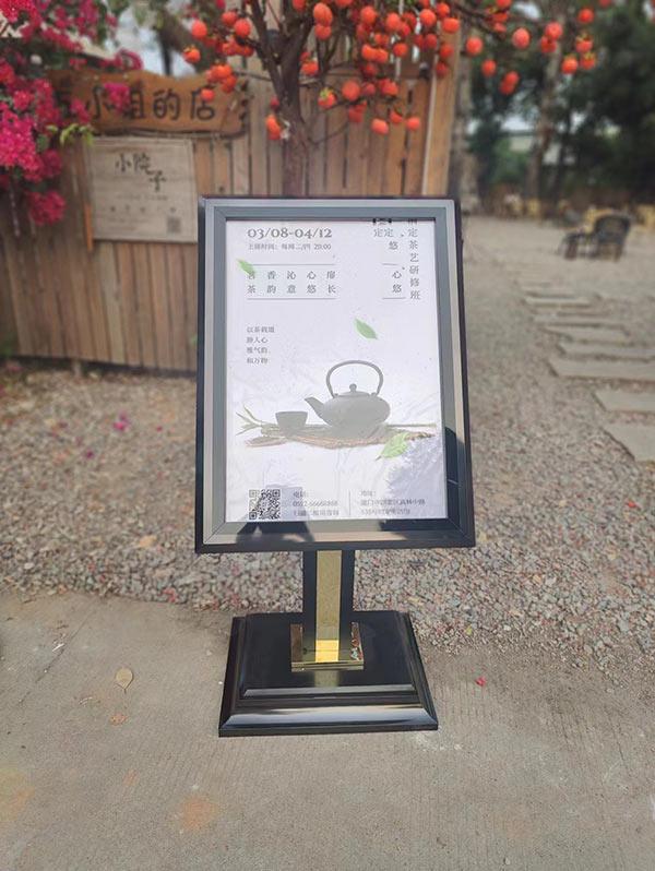 Hình ảnh thực tế bảng menu đặt sảnh tại Paloca