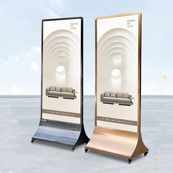 Standee ngoài trời được sử dụng ở nhiều nơi