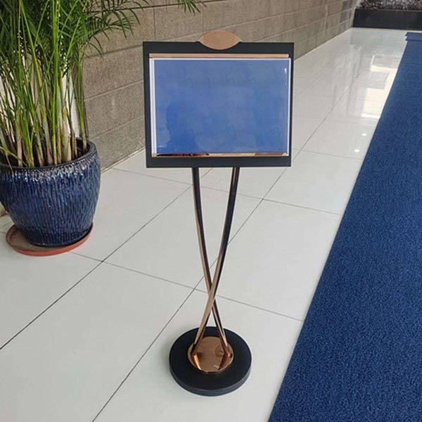 Giao bảng thông báo khung chân chéo cho khách hàng