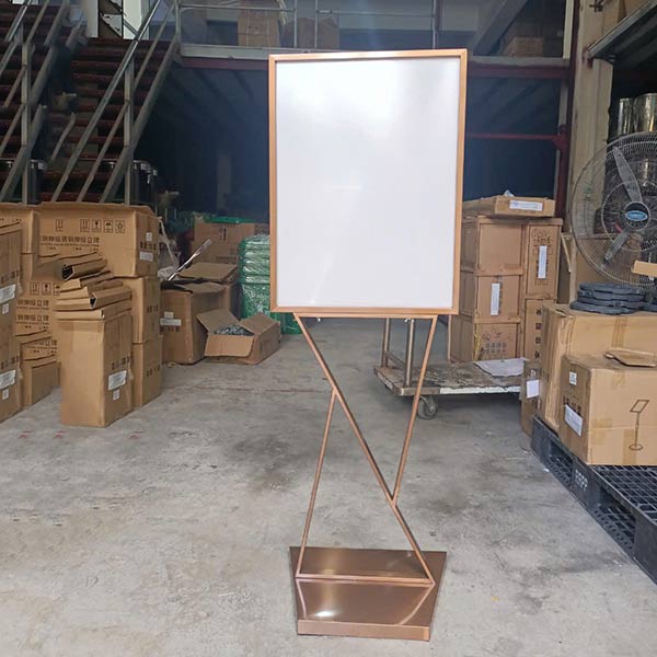 Bảng chào sự kiện được lắp đặt tại kho Paloca