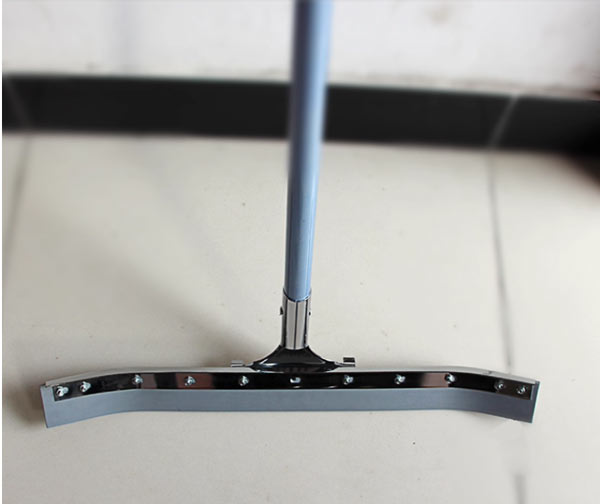 Cận cảnh phần lưỡi cao su cong