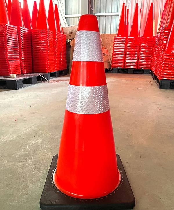 Đặt mua ngay cọc tiêu nhựa tại Paloca