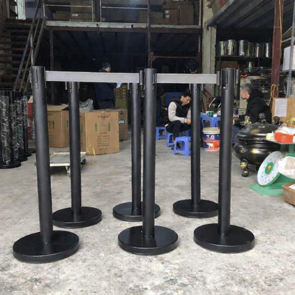 Cột chắn inox sơn đen dây căng màu ghi