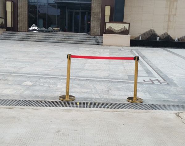 Bàn giao cột chắn cho khách sử dụng