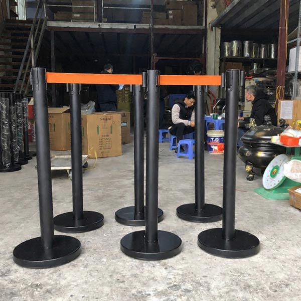 Paloca lắp đặt và bàn giao cột chắn dây căng màu cam trụ đen