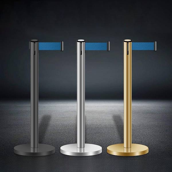 Cột chắn dây căng màu xanh biển