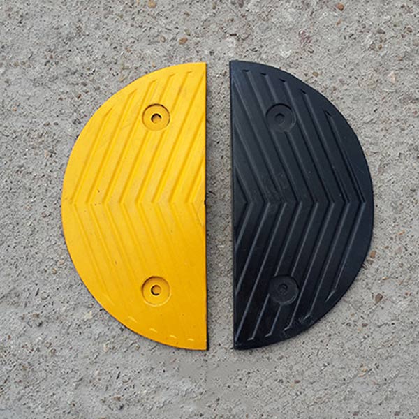 Đầu gờ cao su màu đen, vàng giảm tốc độ giao thông