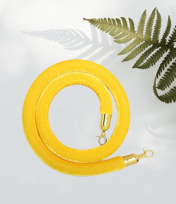 Dây nhung cột chắn màu vàng nổi bật