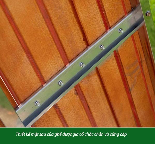 Mặt sau của ghế băng công viên được gia cố chắc chắn