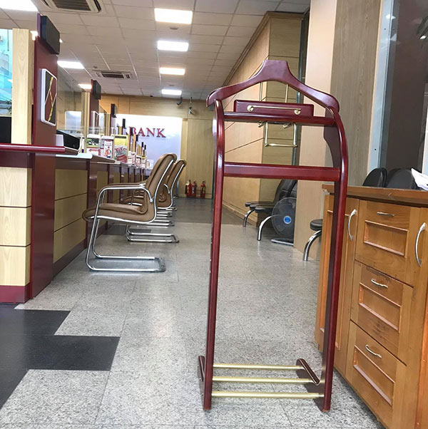 Mẫu giá treo đồ vest kích thước vừa phải